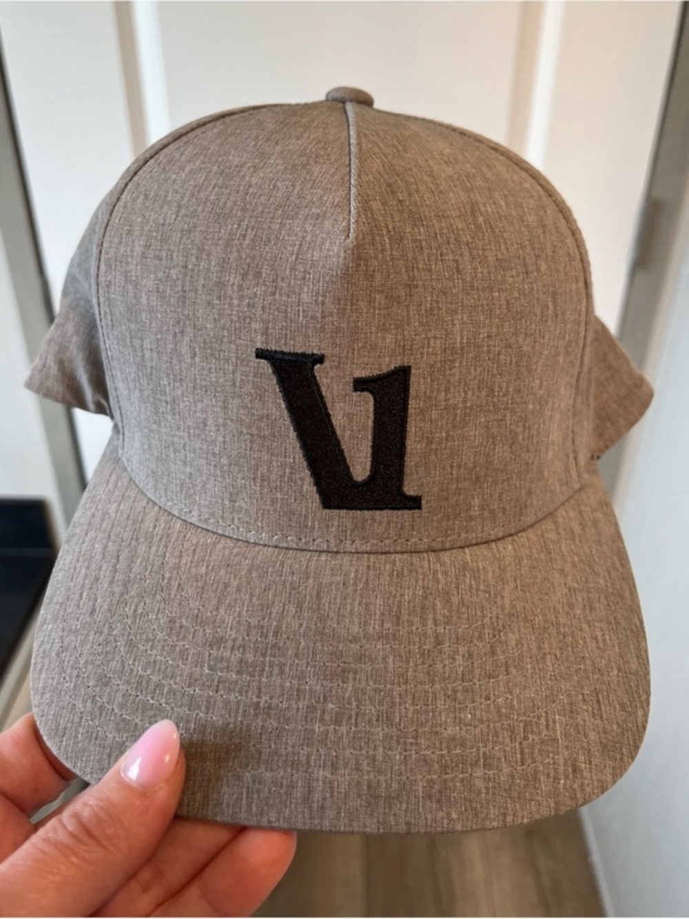 Vuori Magnitude Stretch Fit Hat Cap Gray One Size Snapback Preppy Mens Casual